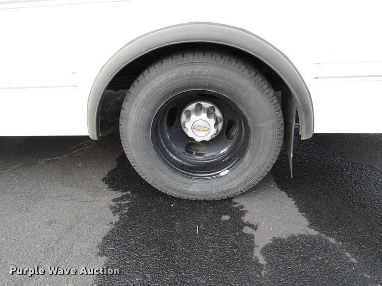 image for item DB6760 2004 Chevrolet Express G3500 school bus