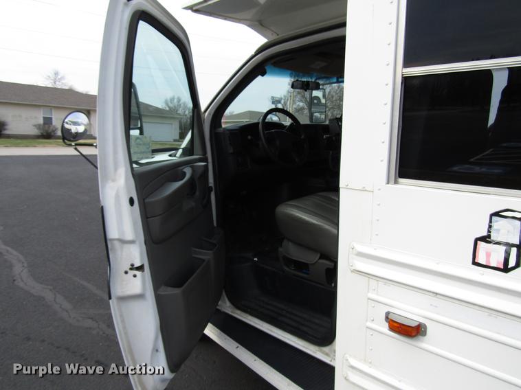 image for item DB6761 2003 Chevrolet Express G3500 school bus