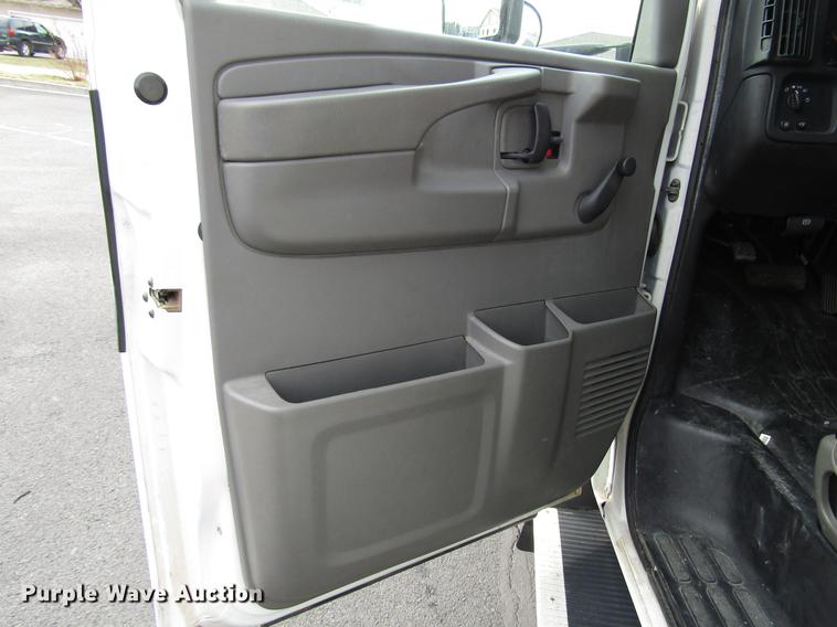 image for item DB6761 2003 Chevrolet Express G3500 school bus