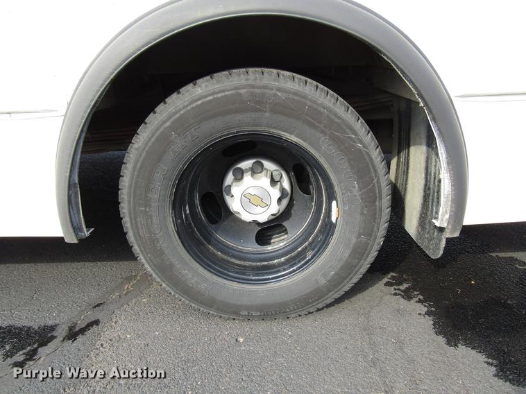 image for item DB6761 2003 Chevrolet Express G3500 school bus