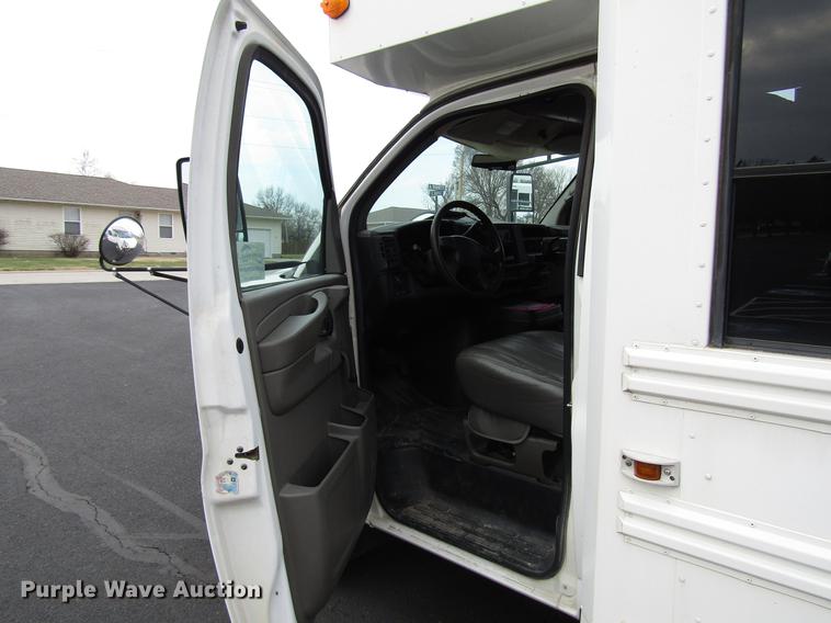 image for item DB6762 2004 Chevrolet Express G3500 school bus