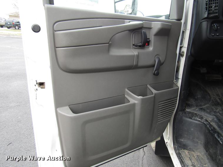 image for item DB6762 2004 Chevrolet Express G3500 school bus