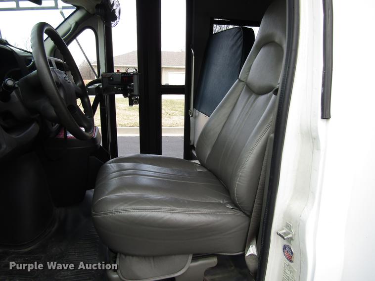 image for item DB6762 2004 Chevrolet Express G3500 school bus