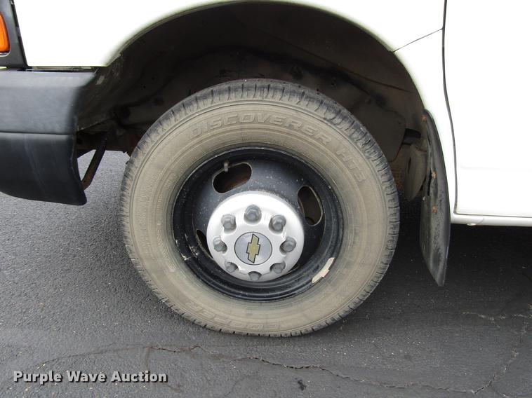 image for item DB6762 2004 Chevrolet Express G3500 school bus