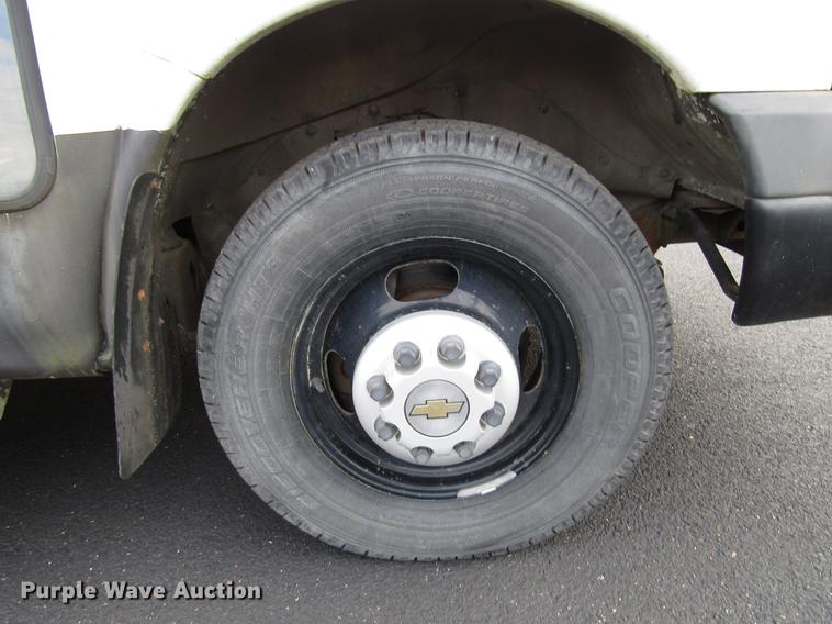 image for item DB6762 2004 Chevrolet Express G3500 school bus