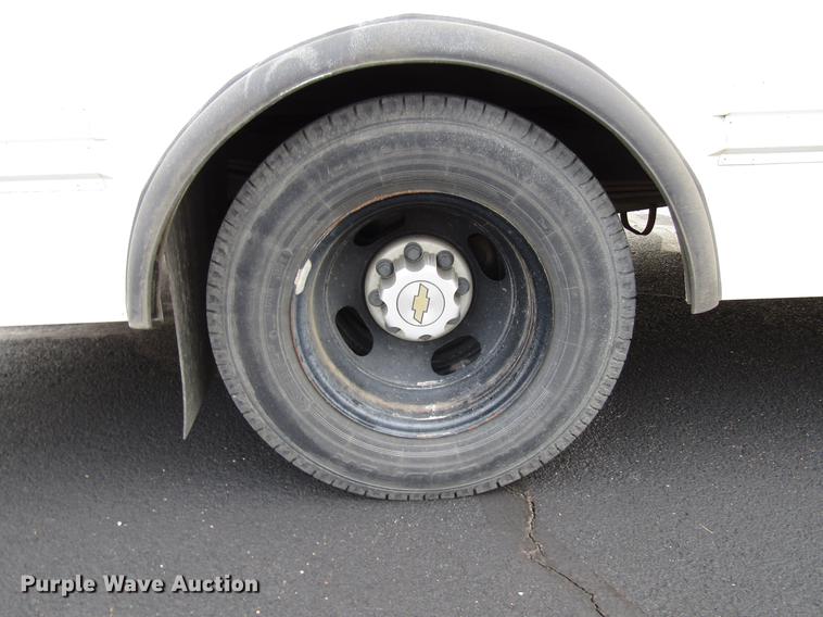 image for item DB6762 2004 Chevrolet Express G3500 school bus