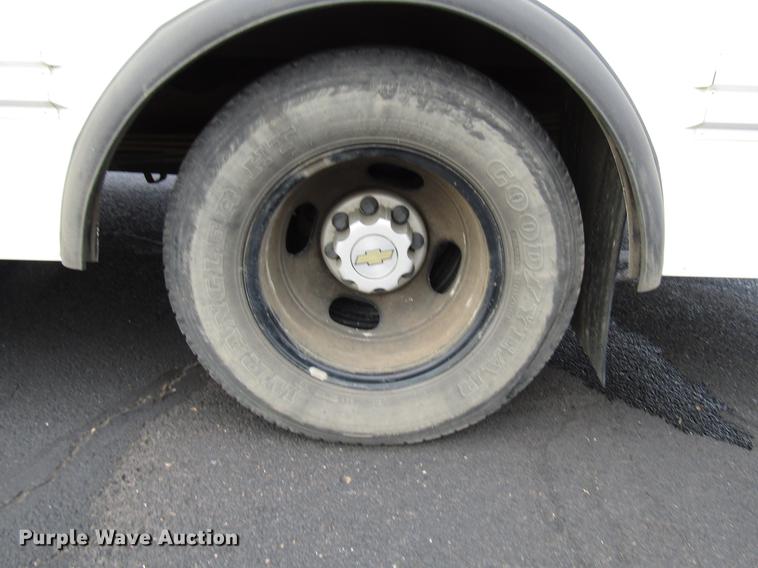 image for item DB6762 2004 Chevrolet Express G3500 school bus