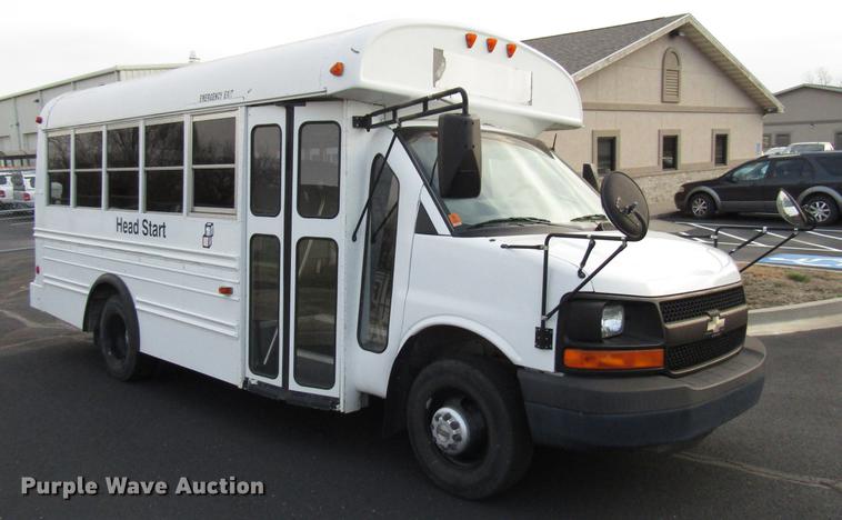 image for item DB6764 2003 Chevrolet Express G3500 school bus