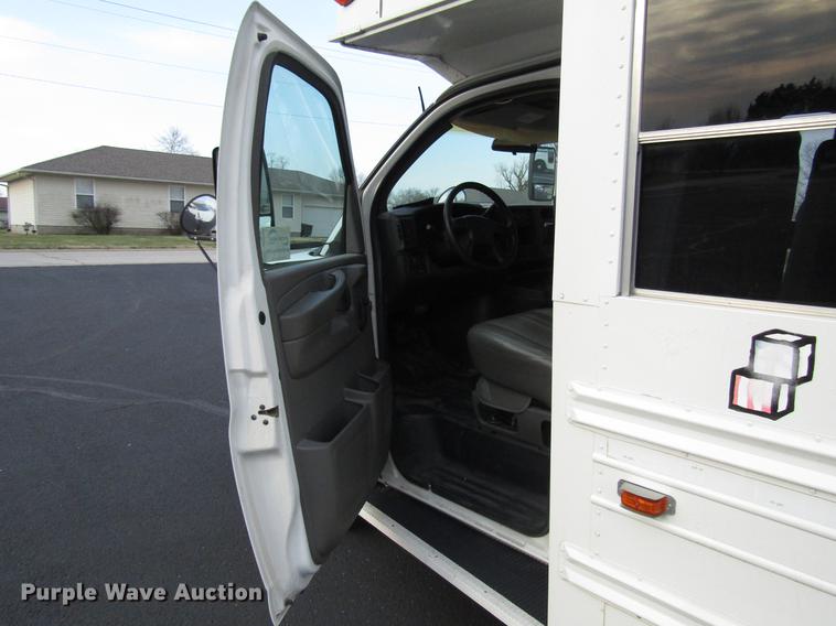 image for item DB6764 2003 Chevrolet Express G3500 school bus
