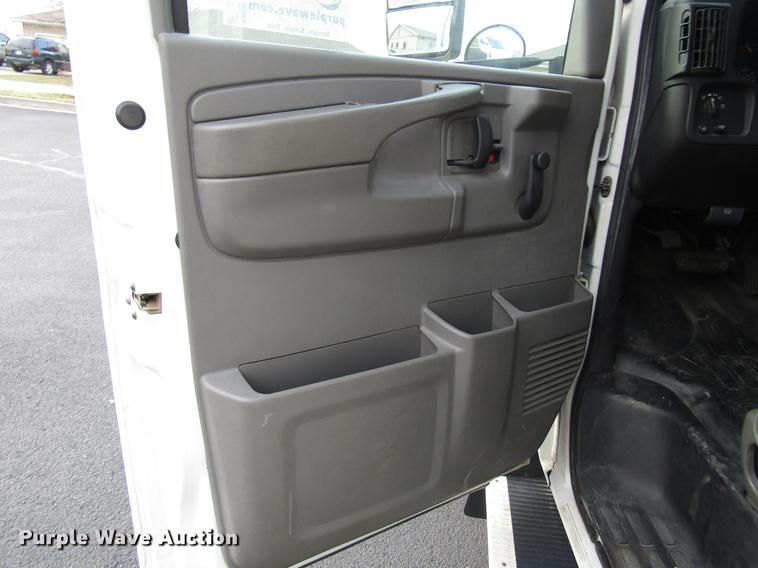 image for item DB6764 2003 Chevrolet Express G3500 school bus