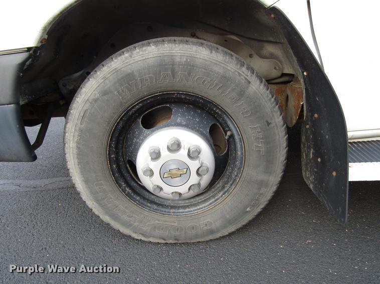 image for item DB6764 2003 Chevrolet Express G3500 school bus