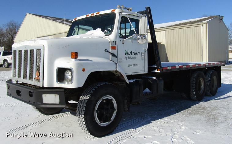 image for item DB6896 1989 International F2674 flatbed truck