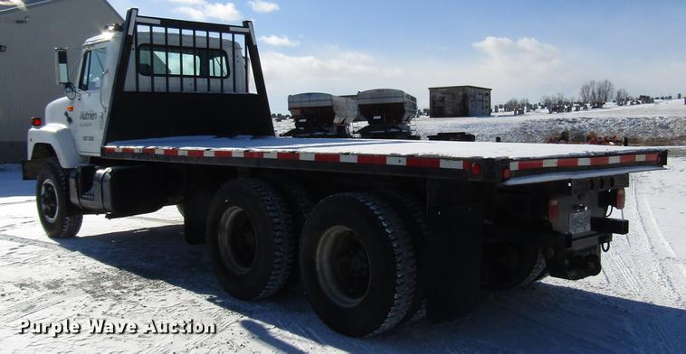 image for item DB6896 1989 International F2674 flatbed truck