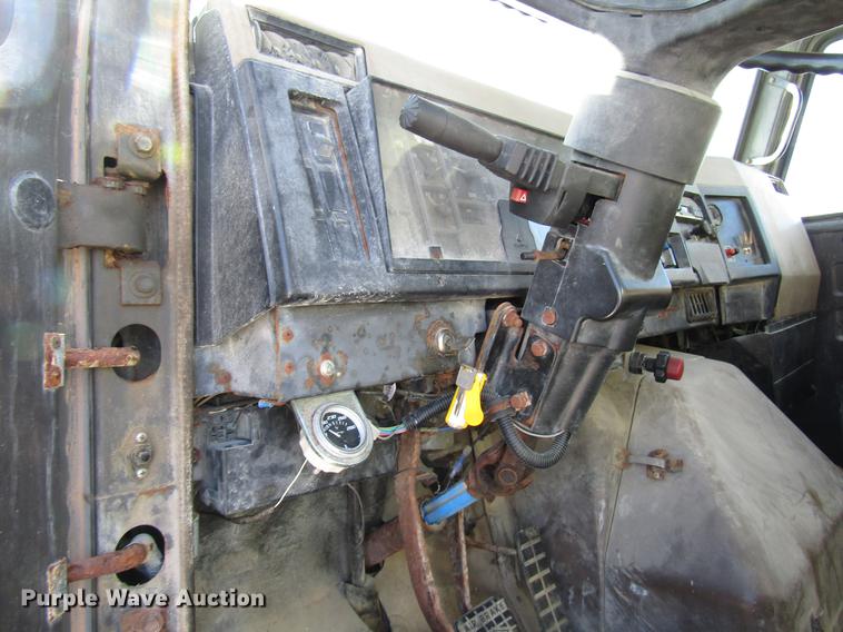 image for item DB6896 1989 International F2674 flatbed truck