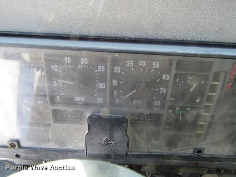 image for item DB6896 1989 International F2674 flatbed truck