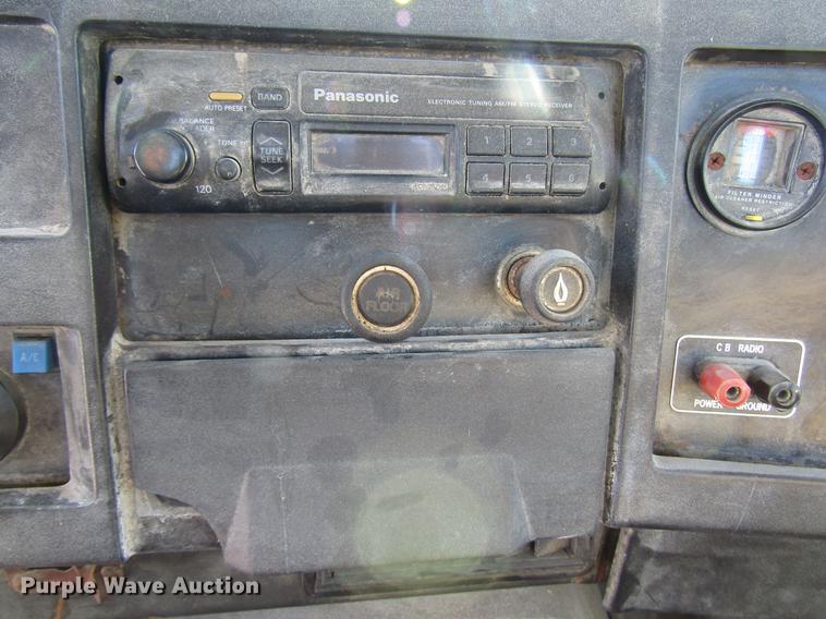 image for item DB6896 1989 International F2674 flatbed truck