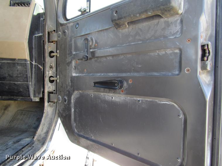 image for item DB6896 1989 International F2674 flatbed truck