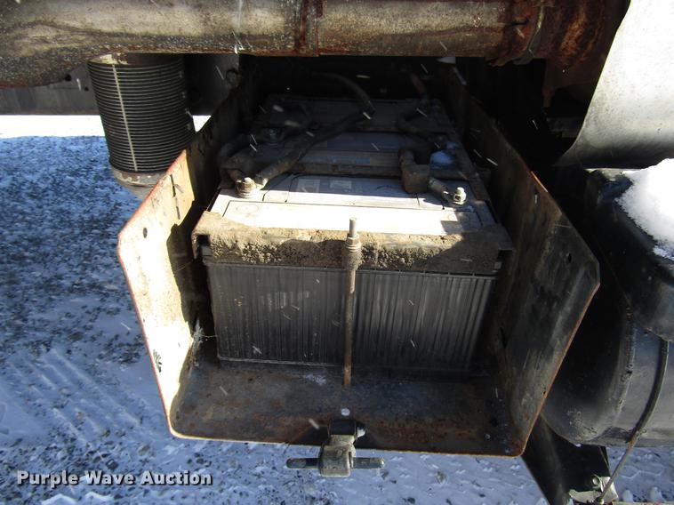 image for item DB6896 1989 International F2674 flatbed truck