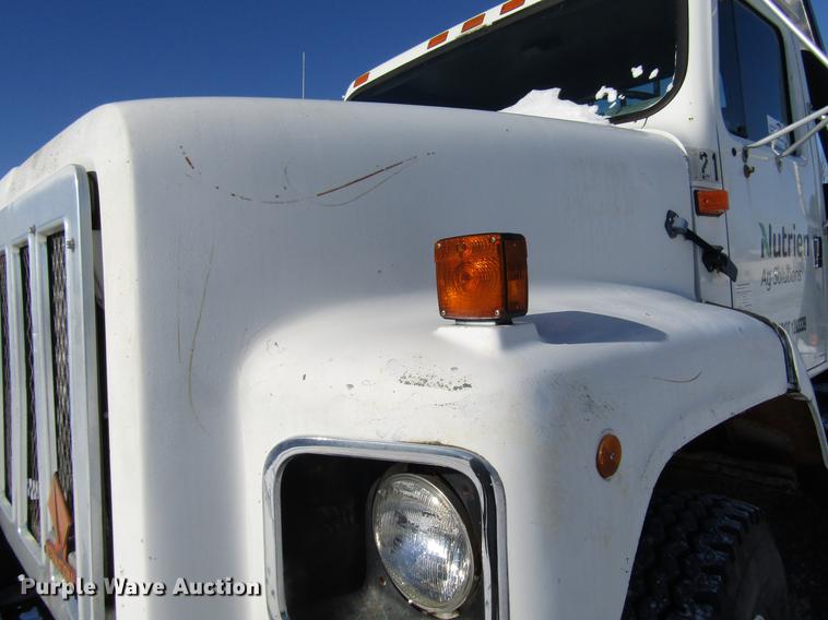 image for item DB6896 1989 International F2674 flatbed truck