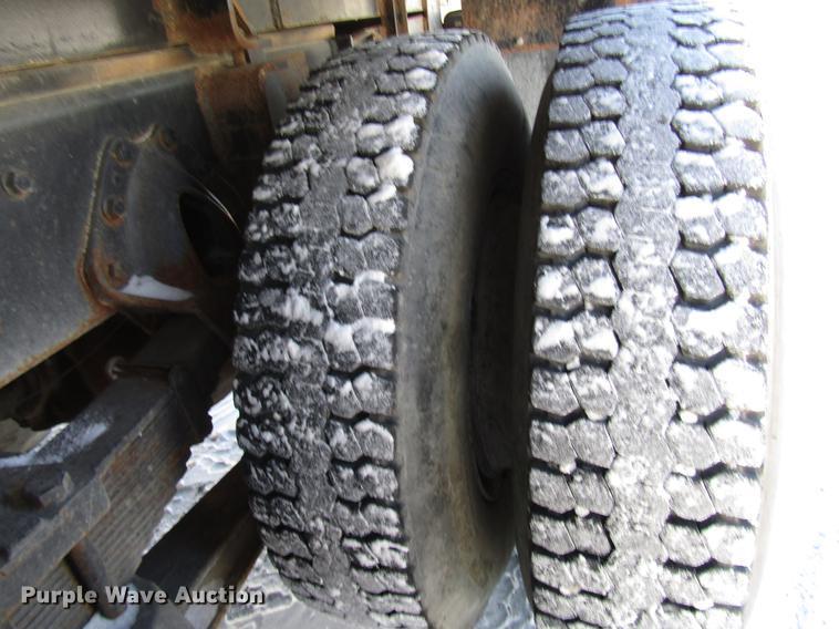 image for item DB6896 1989 International F2674 flatbed truck