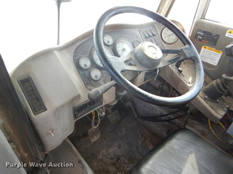 image for item DD5877 1999 Oshkosh S2346 ready mix truck