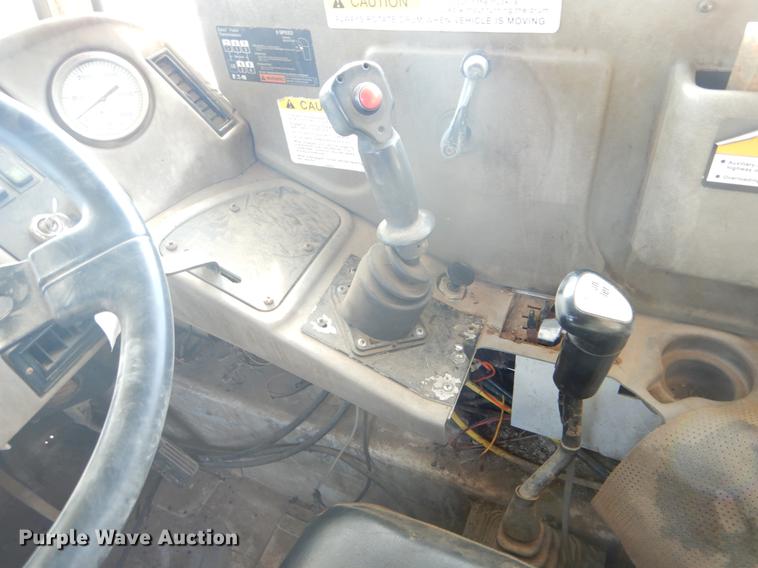 image for item DD5877 1999 Oshkosh S2346 ready mix truck