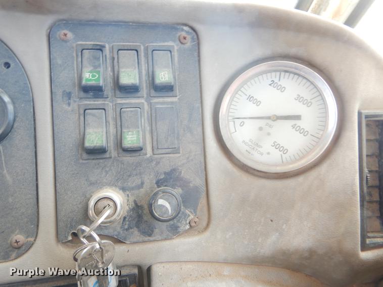 image for item DD5877 1999 Oshkosh S2346 ready mix truck