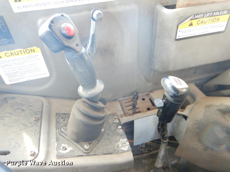 image for item DD5877 1999 Oshkosh S2346 ready mix truck