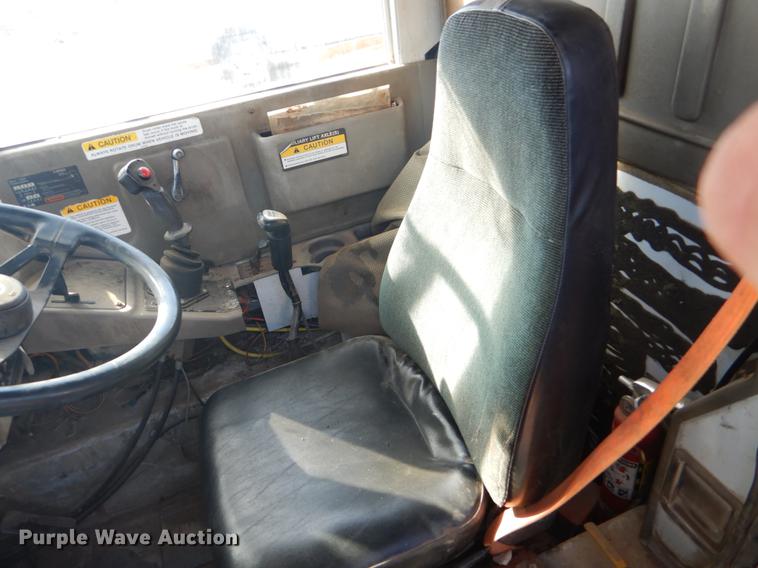 image for item DD5877 1999 Oshkosh S2346 ready mix truck