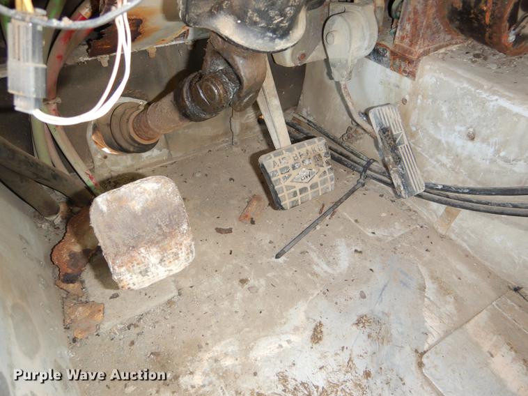 image for item DD5877 1999 Oshkosh S2346 ready mix truck