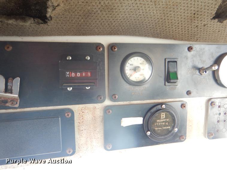 image for item DD5877 1999 Oshkosh S2346 ready mix truck