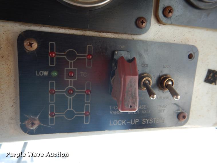 image for item DD5877 1999 Oshkosh S2346 ready mix truck