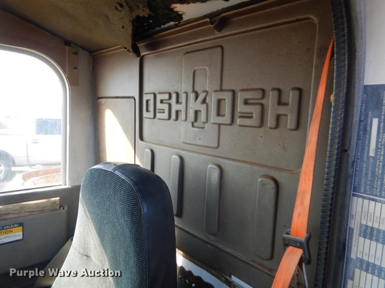 image for item DD5877 1999 Oshkosh S2346 ready mix truck