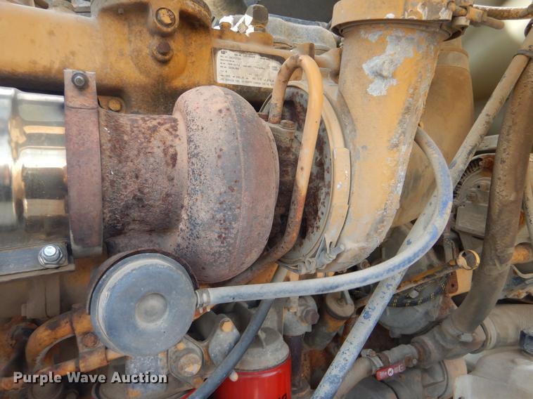 image for item DD5877 1999 Oshkosh S2346 ready mix truck