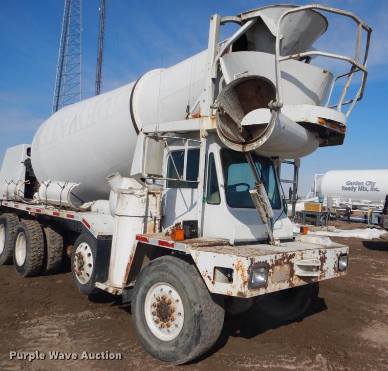image for item DD5877 1999 Oshkosh S2346 ready mix truck
