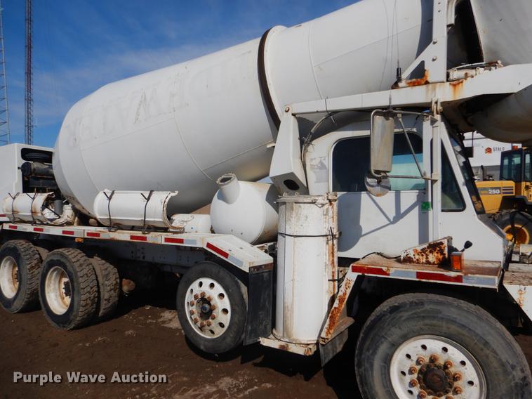 image for item DD5877 1999 Oshkosh S2346 ready mix truck