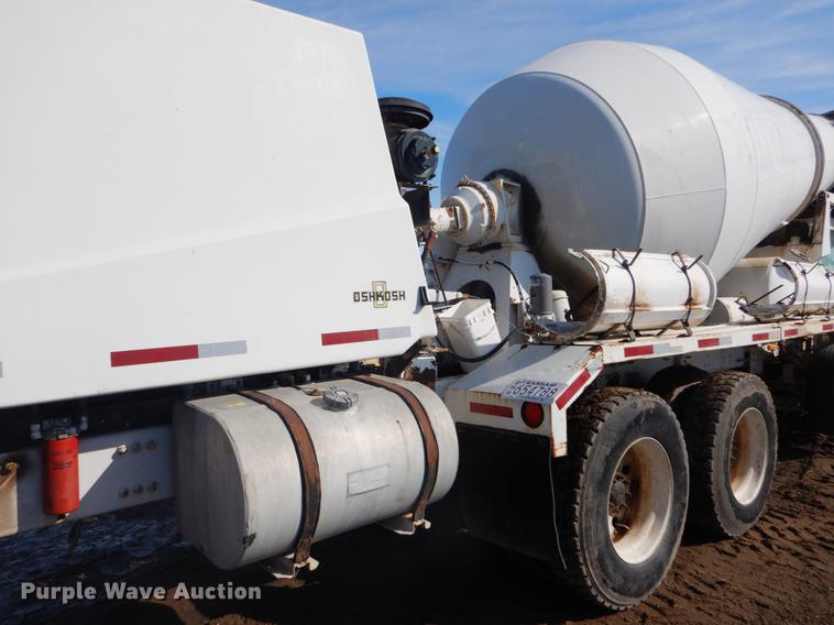 image for item DD5877 1999 Oshkosh S2346 ready mix truck