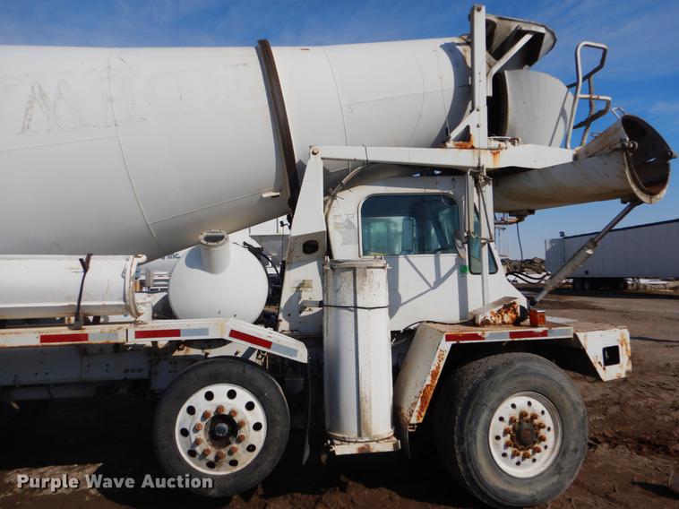 image for item DD5877 1999 Oshkosh S2346 ready mix truck