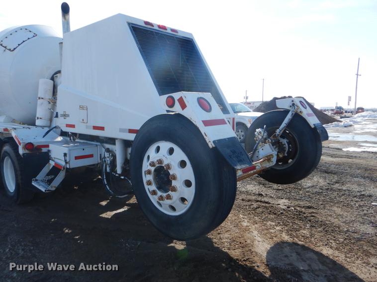 image for item DD5877 1999 Oshkosh S2346 ready mix truck