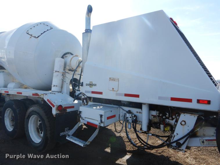 image for item DD5877 1999 Oshkosh S2346 ready mix truck