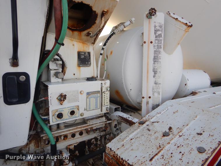 image for item DD5877 1999 Oshkosh S2346 ready mix truck