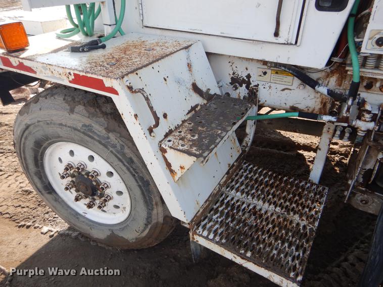 image for item DD5877 1999 Oshkosh S2346 ready mix truck