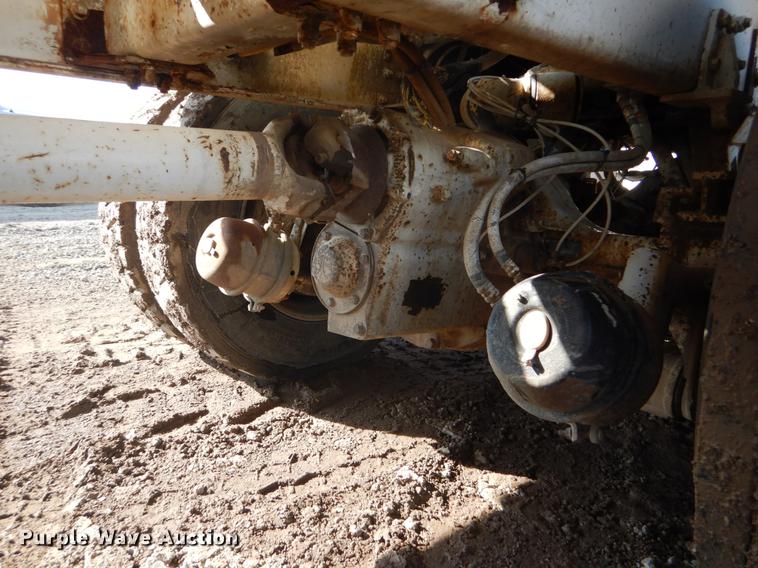 image for item DD5877 1999 Oshkosh S2346 ready mix truck