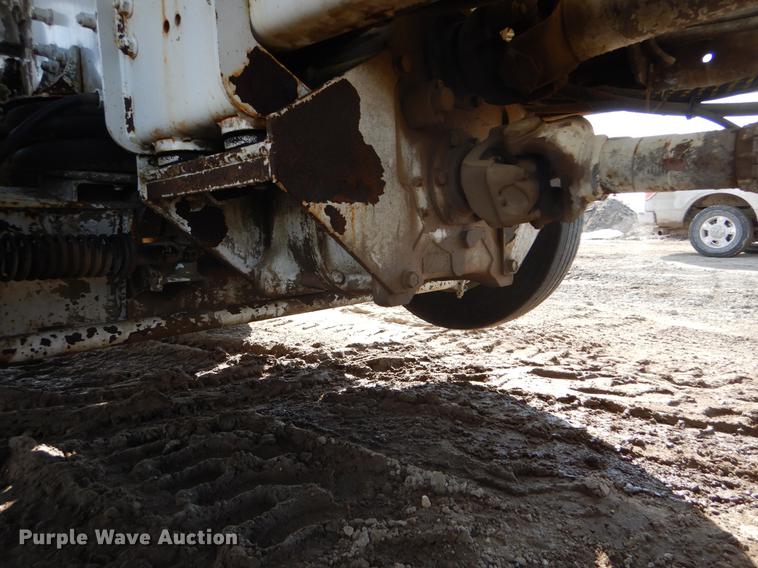 image for item DD5877 1999 Oshkosh S2346 ready mix truck