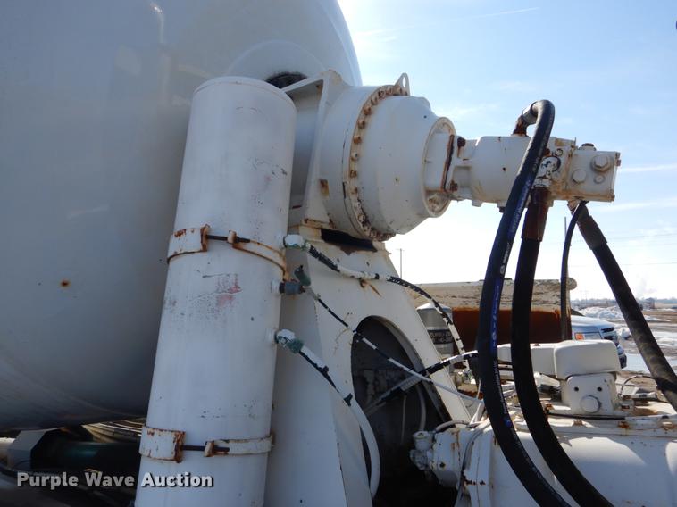 image for item DD5877 1999 Oshkosh S2346 ready mix truck