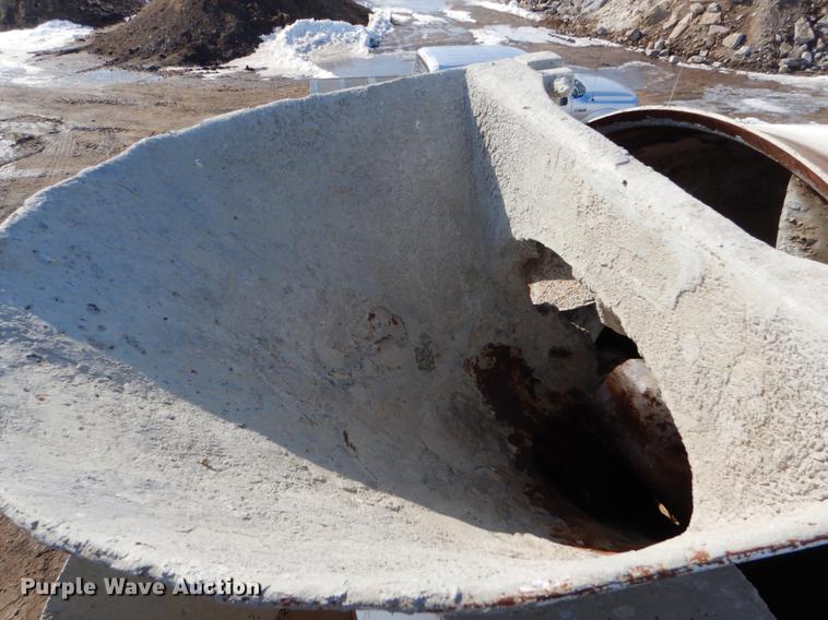 image for item DD5877 1999 Oshkosh S2346 ready mix truck