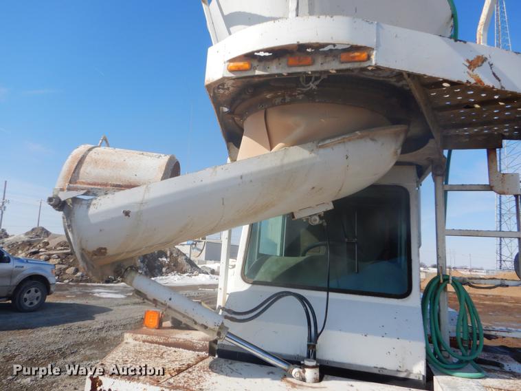 image for item DD5877 1999 Oshkosh S2346 ready mix truck