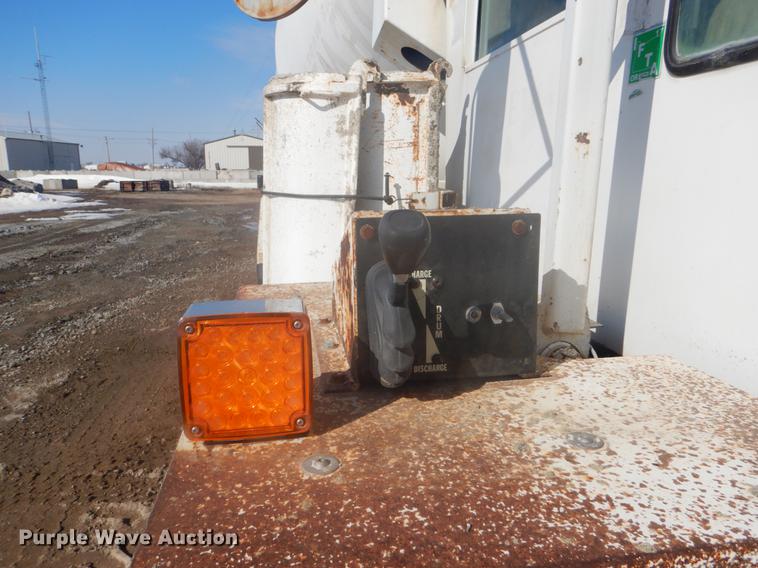 image for item DD5877 1999 Oshkosh S2346 ready mix truck