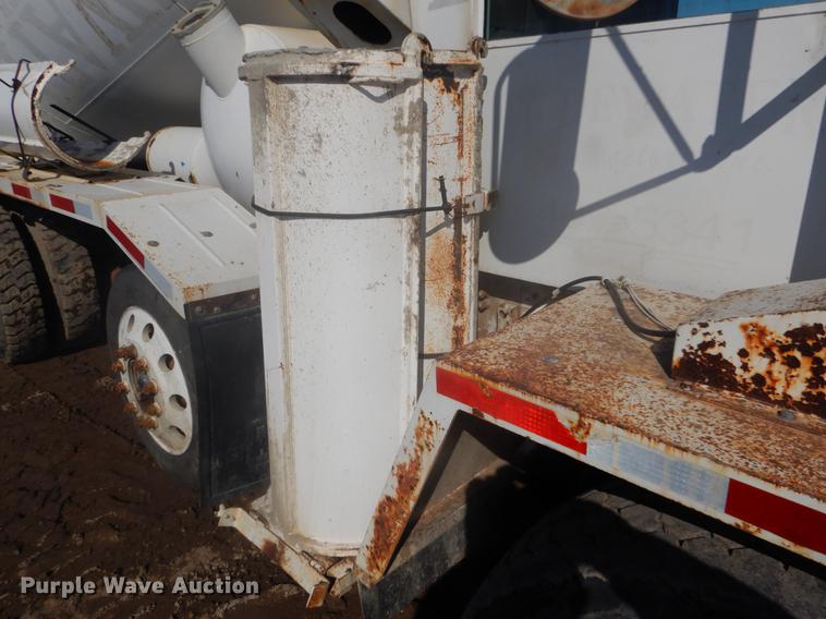 image for item DD5877 1999 Oshkosh S2346 ready mix truck