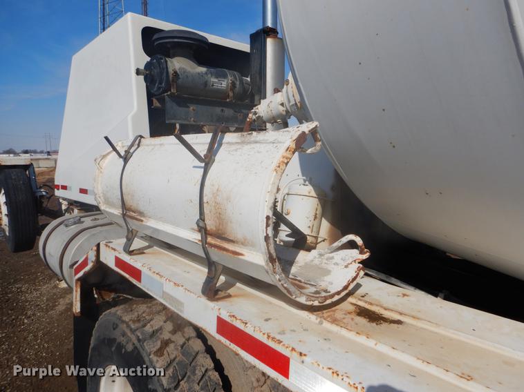 image for item DD5877 1999 Oshkosh S2346 ready mix truck